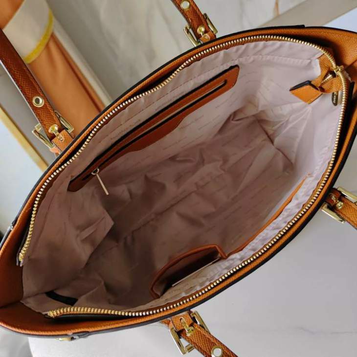 Picture of Michael Kors Wallets _SKUfw242015976fw